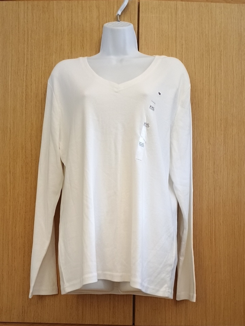 +SZ NWOT Tommy Hilfiger SZ XXL White V-Neck Long Sleeve Top